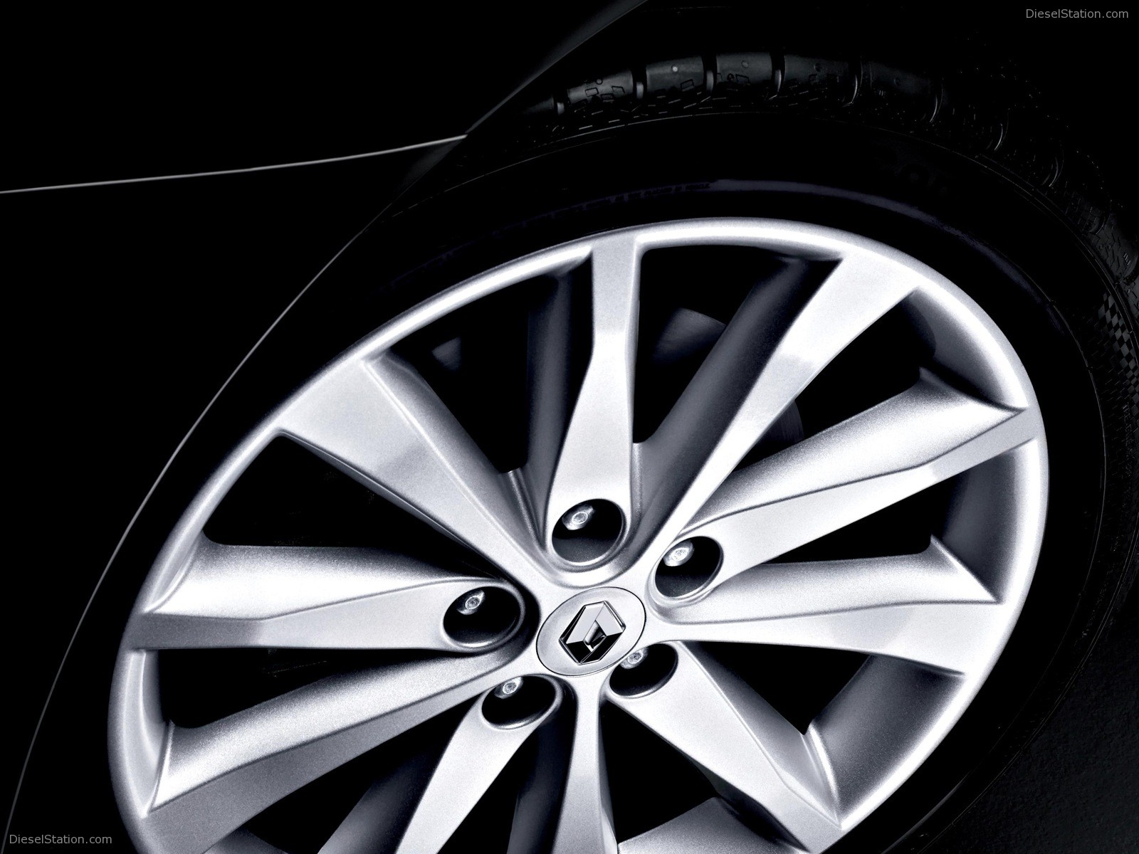 Update: Details emerge of the new Renault Laguna